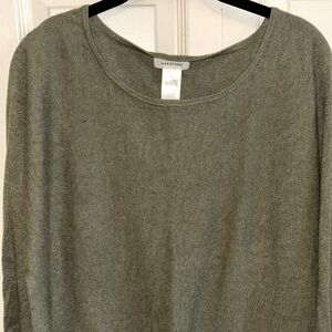 Excellent condition Max Studio green 3/4 sleeve Size M sweater